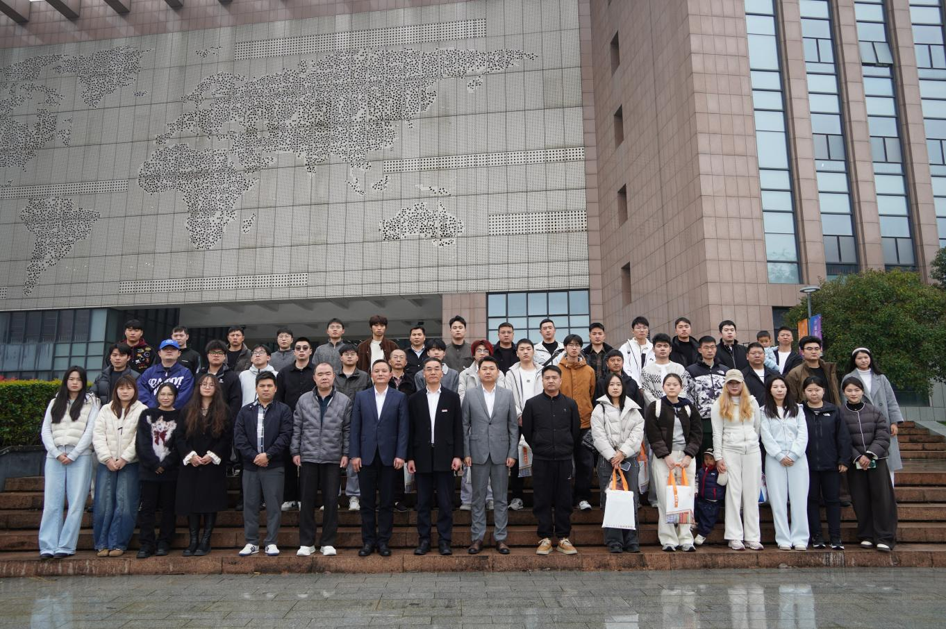 浙江工商大学杭州商学院2026级新生开学典礼圆满举行