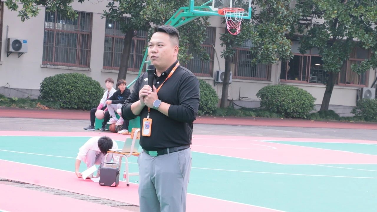 浙江华博特教育向浙江工商大学捐赠篮球场